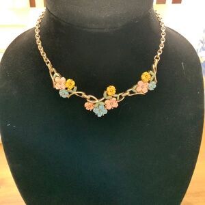 Pretty flower necklace